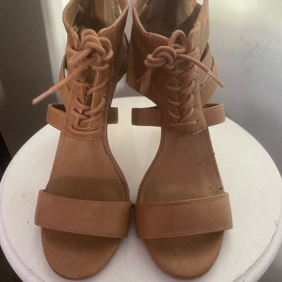 Heels - Picture 1 of 3